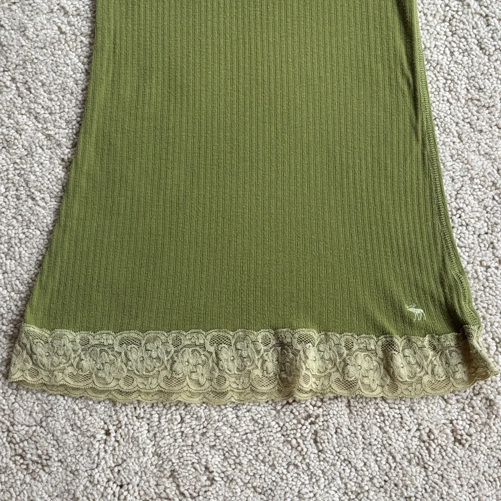 Vintage Abercrombie & Fitch Olive Camisole with Lace Detail - Picture 4 of 7